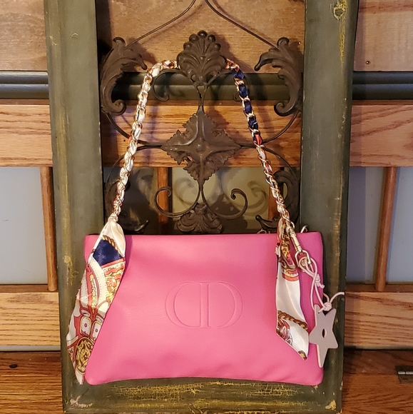 Dior Red Two Toned Cosmetic Bag Converted to Handbag w/ Dior Star Bag Ch… - Picture 4 of 16